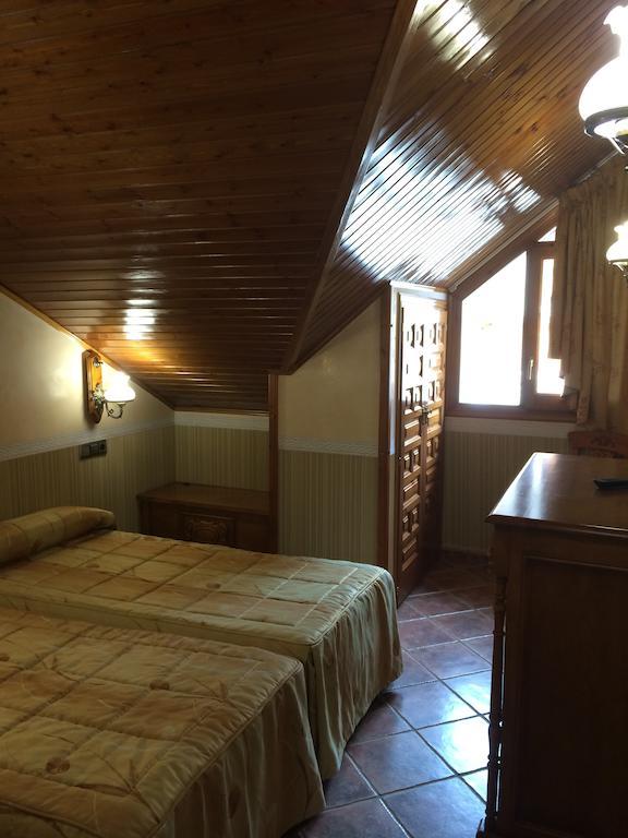 Hostal La Font Os de Civís Room photo