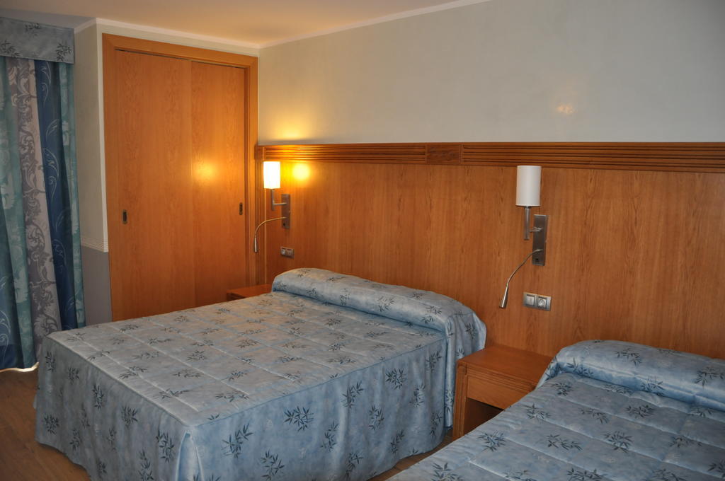 Hostal La Font Os de Civís Room photo