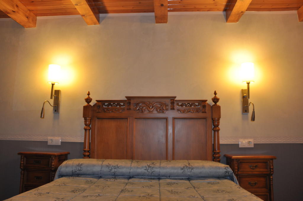 Hostal La Font Os de Civís Room photo