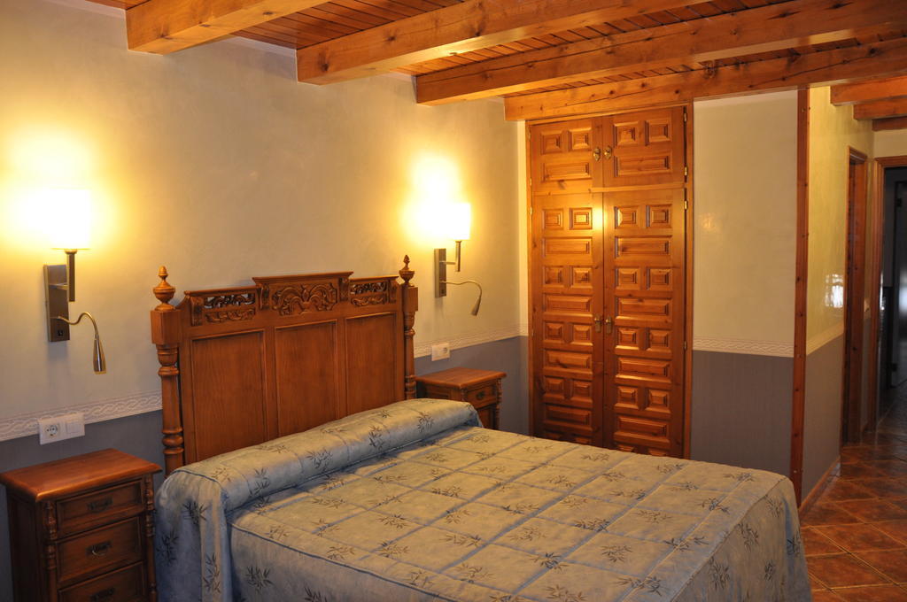 Hostal La Font Os de Civís Room photo