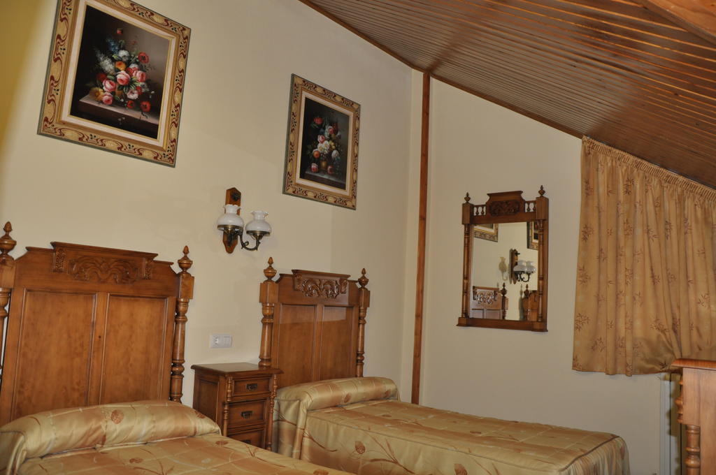 Hostal La Font Os de Civís Room photo