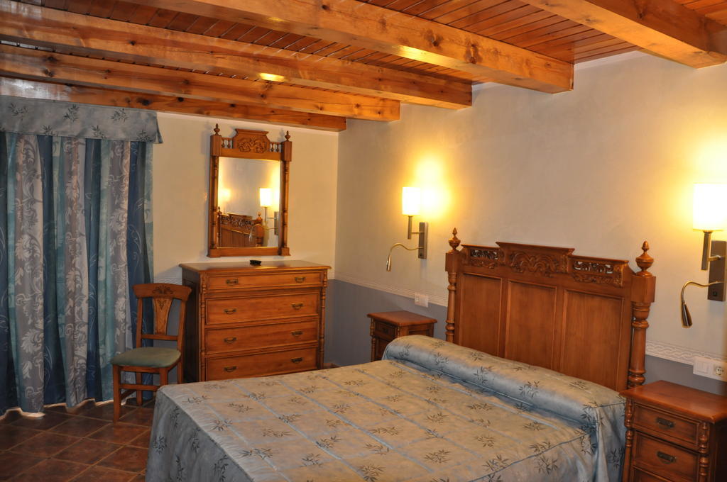 Hostal La Font Os de Civís Room photo
