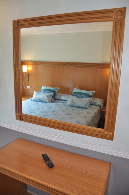 Hostal La Font Os de Civís Room photo