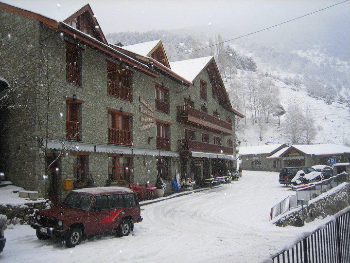 Hostal La Font Os de Civís Exterior photo